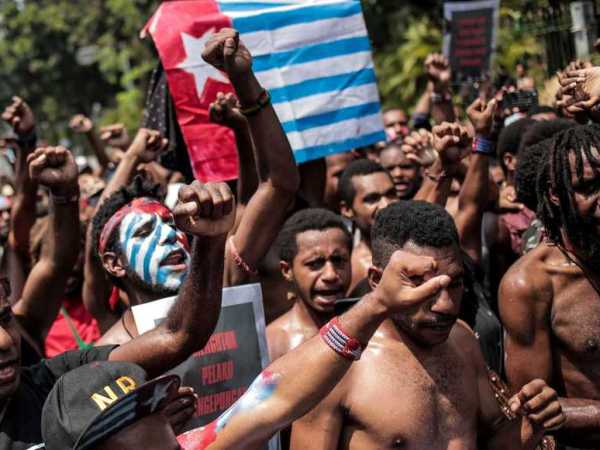 Sandiwara Mahasiswa Papua: Angkat Tangan Kiri Tapi Otak Belok&nbsp;Kanan