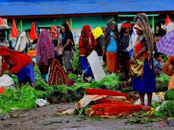 Mengapa Uang di Kabupaten Jayawijaya “Tenggelam”? Analisis Krisis Keuangan dan Dampaknya pada&nbsp;Masyarakat